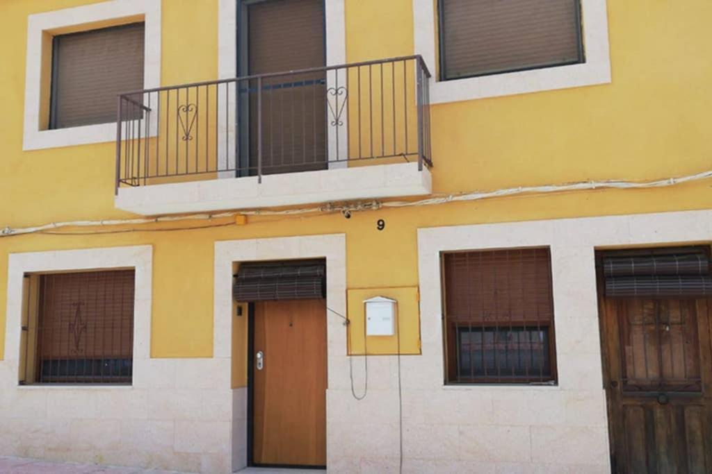 Casa Con Terraza/confortable House With Terrace Aigues